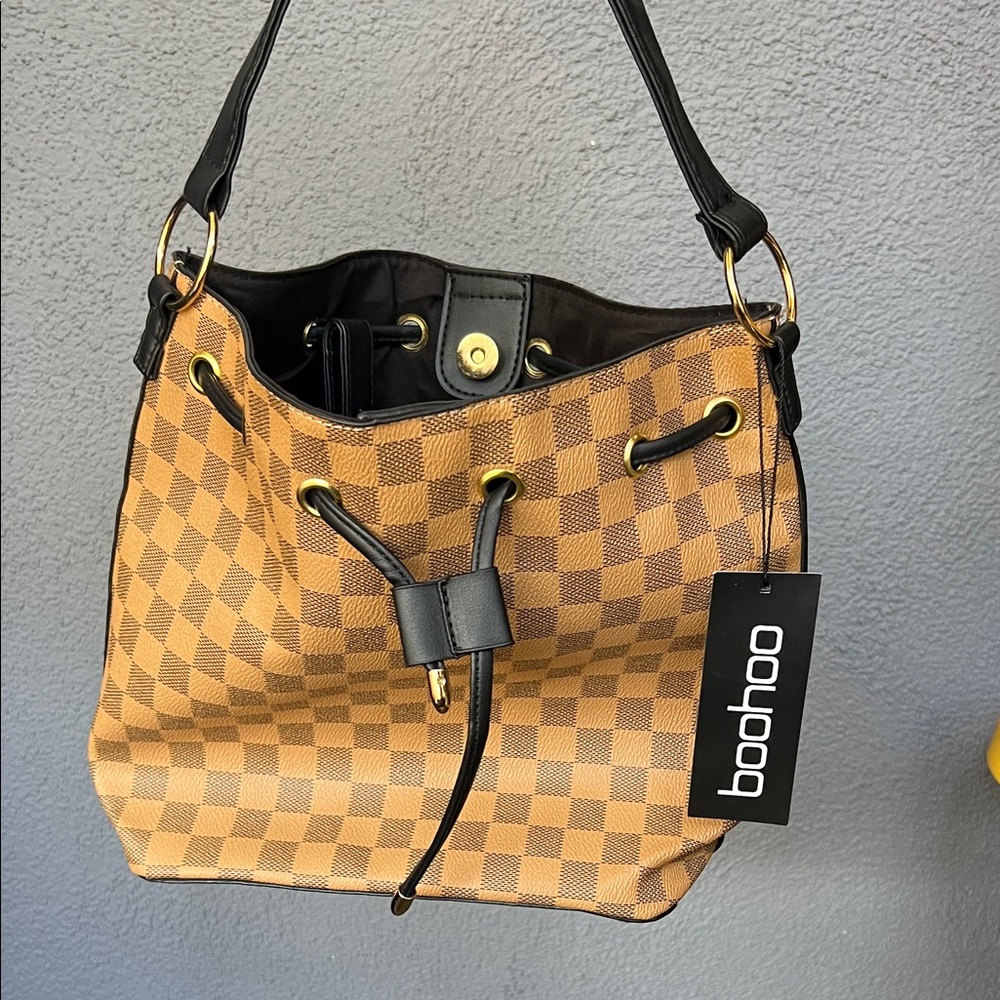 Boohoo Tan Check Drawstring Bucket Shoulder Bag with Black Trim